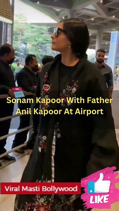 Sonam Kapoor With Father Anil Kapoor At Airport