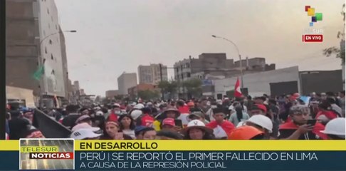 Peruanos realizan vigilia en honor a primer fallecido por represión policial a protestas en Lima