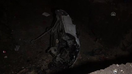 Metro hattı yapımı için kazılan çukura düşen otomobilin sürücüsü yaralandı