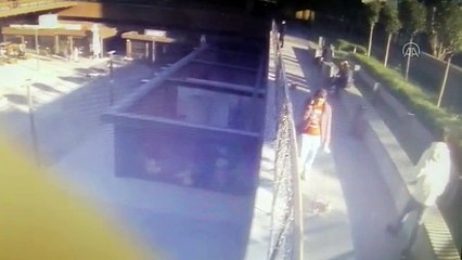 Çalınan köpeği sahibine satmak isterken yakalandılar