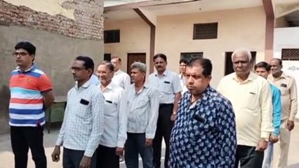 महात्मा गांधी अमर रहे के नारे लगाए