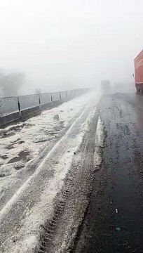 यह है राजस्थान का कश्मीर, जहां सड़कों पर बिछी बर्फ की चादर, देखें वीडियो
