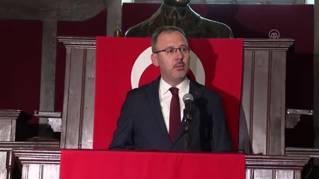 Kasapoğlu: "Bu sömestr sürecini, hem bilgilenerek hem eğlenerek dolu dolu değerlendireceksiniz"