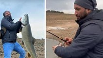 Amatör balıkçı olta ile 1.16 metre uzunluğunda turna balığı tuttu