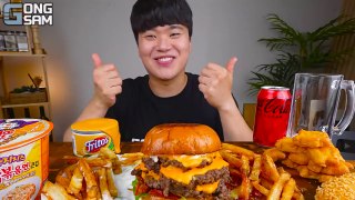 ASMR MUKBANG 직접 만든 햄버거 치즈스틱 불닭볶음면 핫도그 먹방 & 레시피 FIRE NOODLES AND BURGER EATING SOUND!