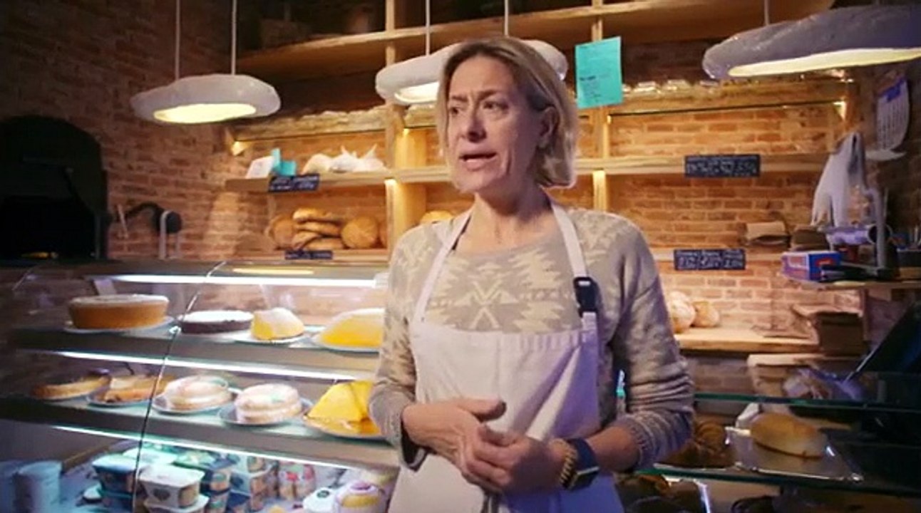 Amazing Interiors - Se1 - Ep06 - Doll House, House of Murals, Shapeshifter Flat HD Watch