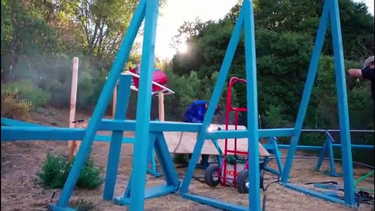 Amazing Interiors - Se1 - Ep07 - Hidden Cottage, Technicolor House, Backyard Coaster HD Watch