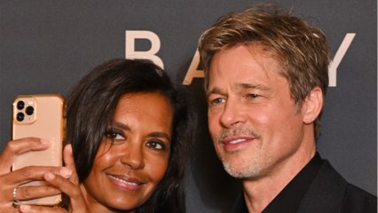 GALA VIDEO - “Je n’ai pas son 06” : Karine Le Marchand amusée par le buzz de son selfie avec Brad Pitt