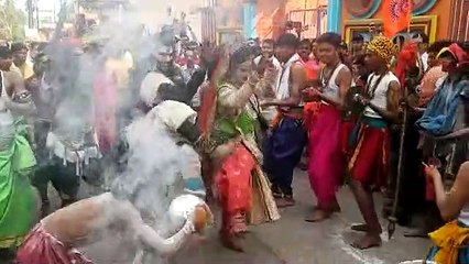 अनोखी रही ये बारात, यहां ढोल मांदाल भी बजे