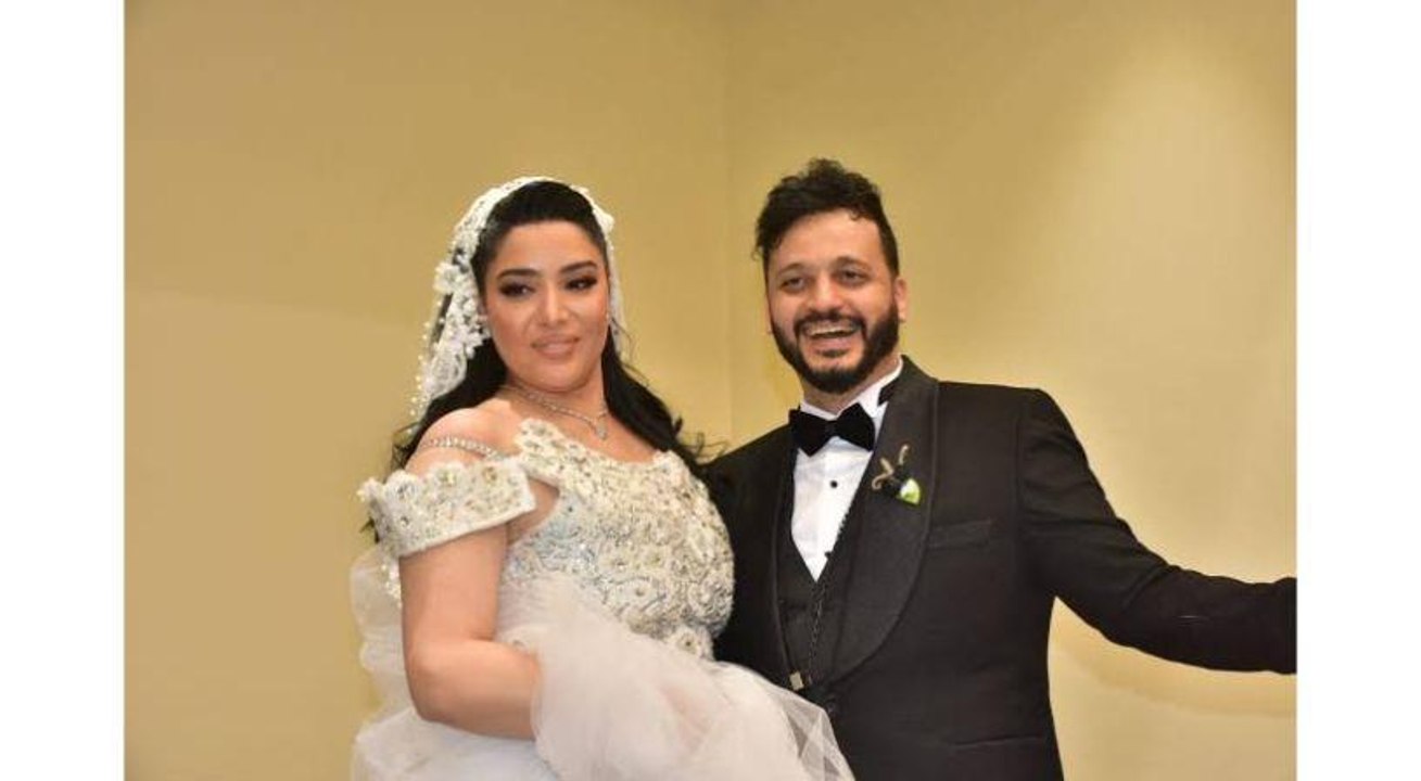 إيساف: أفضل شيء في زوجتي أن ليس لديها حسابات على "فيسبوك" ولا تنشر صورها