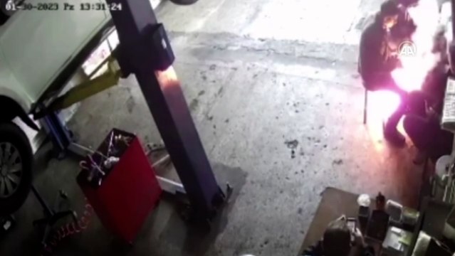 Kömür sobası patladı, etrafındakiler savruldu