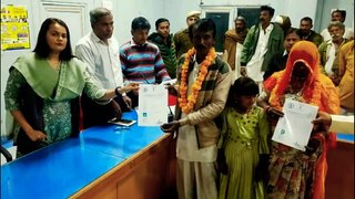 IAS Tina Dabi DM Jaisalmer ने Pakistani Refugees को दिए Indian Citizenship के प्रमाण पत्र