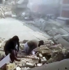 Pakistan'da camide bombalı saldırı