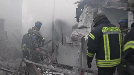 Ukraine: Rescuers survey damage in Kherson as at least three killed in Russian strike