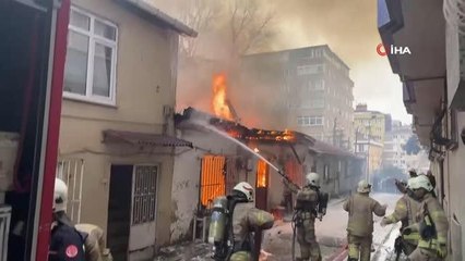Şişli'de iki gecekondu alev alev yandı