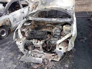 Otomobilin elektrik aksamındaki yangın 5 aracı böyle küle çevirdi