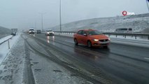 İstanbul Havalimanı yolunda yoğun kar yağışı nedeniyle yol iki şerite düşürüldü