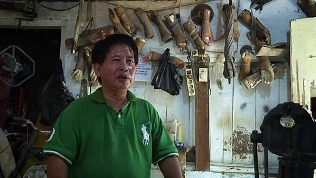 إندونيسي عانى سابقاً من الجذام يصنّع أطرافاً للسكان المصابين بهذا المرض