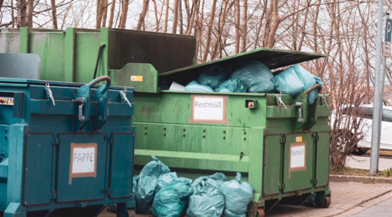 Norderstedt: Supermarkt-Mitarbeiter verunglückt in Müllpresse