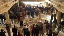 Pakistan, attentato a una moschea di Peshawar, decine di vittime