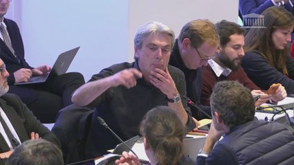 "Si on vous coupe le jus 3 heures, je ne veux pas vous entendre pleurer": le député communiste, Sébastien Jumel, justifie les coupures de courant dans les permanences des députés favorables à la réforme