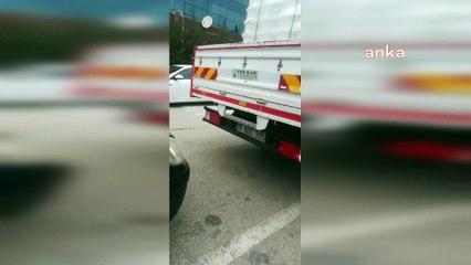 Bursa'da işten atıldıkları fabrikanın önünde eylem yapan işçiler, kapağı açık bırakılan tanklardan sızan amonyak nedeniyle hastaneye kaldırıldı