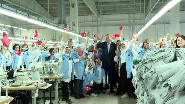 Cumhurbaşkanı Erdoğan: İş gücüne katılım düzeyi yüzde 27'lerde olan kadınlarımız, yüzde 36 ile Cumhuriyet tarihinin rekorunu kırdı.