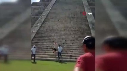 Meksika'da koruma altındaki piramide tırmanan turiste sopalı saldırı
