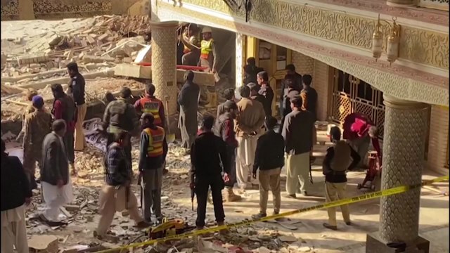 파키스탄서 경찰 노린 자폭 테러... 44명 사망·157명 부상 / YTN