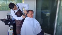 Vídeo: Pastor brasileiro corta o cabelo de Jair Bolsonaro nos EUA