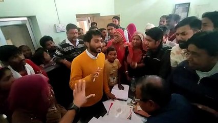 नहीं मिला मीठा पानी तो फूटा गुस्सा, सरकार के ​खिलाफ नारेबाजी