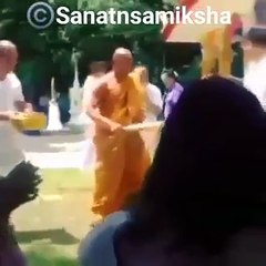 केसे बाबा है सब को मार रहे है