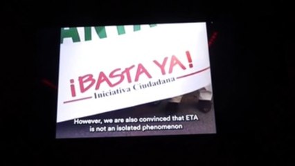 Una instalación sobre la angustia de vivir en la diana de ETA en el PE