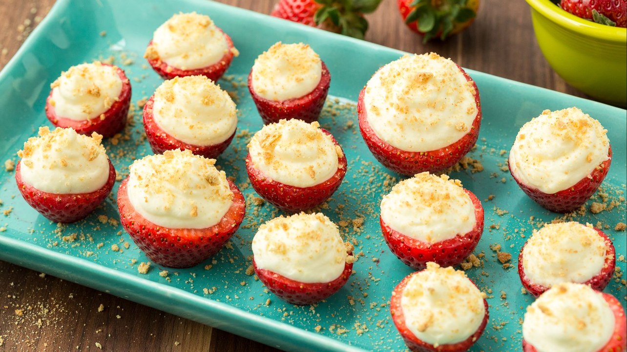 Cheesecake-Stuffed Strawberries Are The Cutest No-Bake Treat