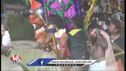 Stampede In Cheruvugattu Ramalingeswara Swamy Brahmotsavam   _ Nalgonda Dist _ V6 News (1)