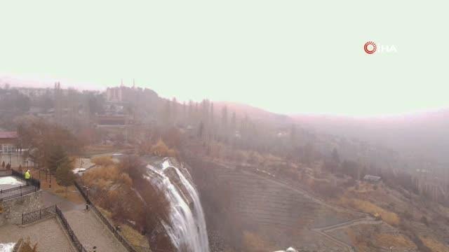 Tortum Şelalesi ve Yedi Göller'den kar yağışı altında mest eden görüntü