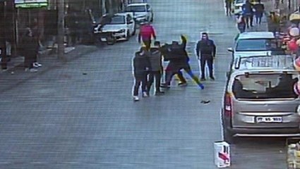 Önce elektrikli süpürge çaldı, ardından meydan dayağı yedi! O anlar kamerada