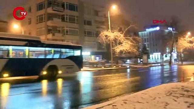 Meteoroloji'nin uyarılarının ardından Ankara'da kar yağışı