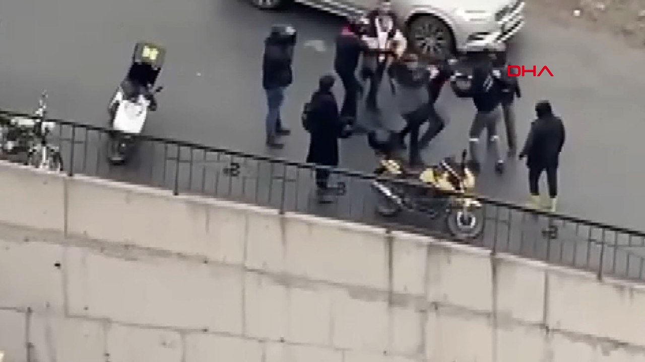 Bakırköy'de tekmeli yumruklu yol kavgası