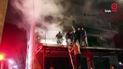 Alev alev yanan evlerini gözyaşları içinde izlediler