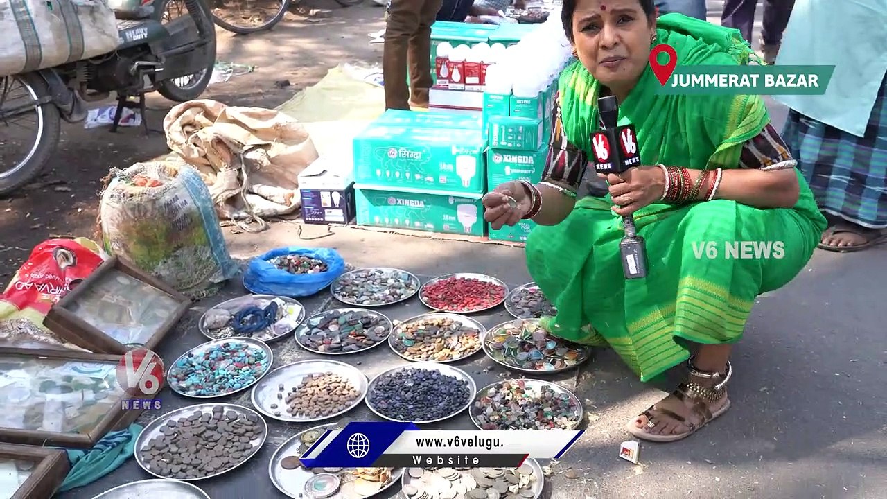 Attractive Pendants , Old Coins In Chor Bazar Jummerat Bazar | Teenmaar Chandravva | V6 News