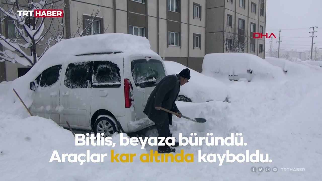 Arabalar karda kayboldu