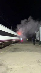 Incêndio em comboio provoca 5 feridos e obriga a retirar 127 passageiros