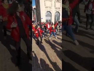 Marseille : une chorégraphie 100% féminine contre la réforme des retraites