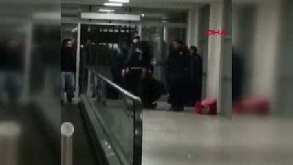 Gümrük memurları yaşlı çifte saldırdı