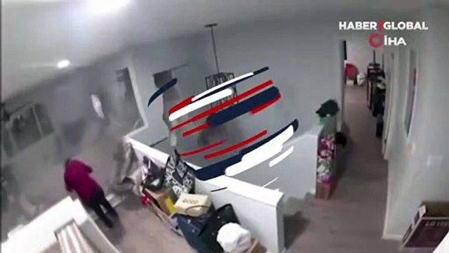 Hayatlarının şokunu yaşadılar! Evdeki korku dolu anlar kameraya böyle yansıdı