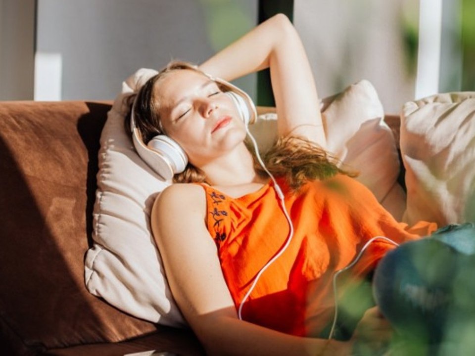 Von BTS bis Brahms: Diese Songs helfen beim Einschlafen!