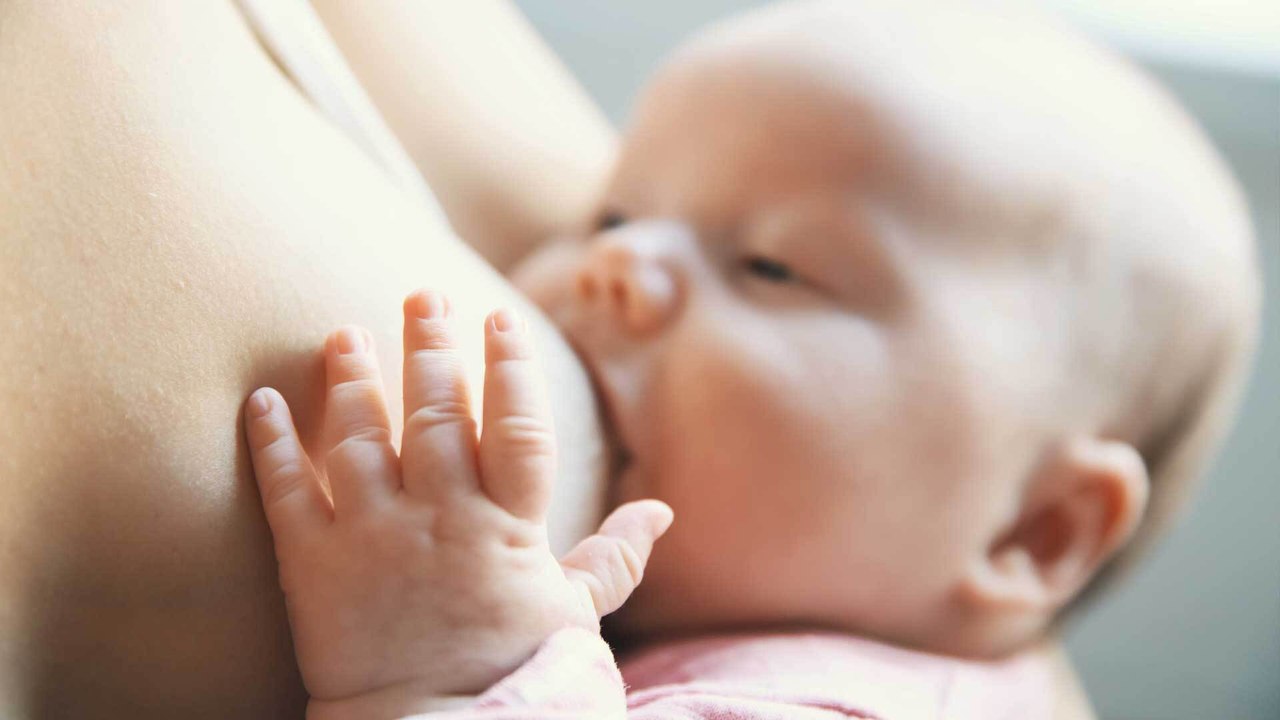 Richtig Stillen: Praktische Tipps zum Anlegen und Abnehmen von der Brust