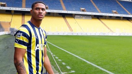 Yeni transfer Oosterwolde'nin gelir gelmez canı sıkıldı! Maça giderken gördüğüne inanamadı