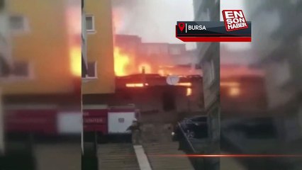 Bursa'da eski bina alev alev yandı